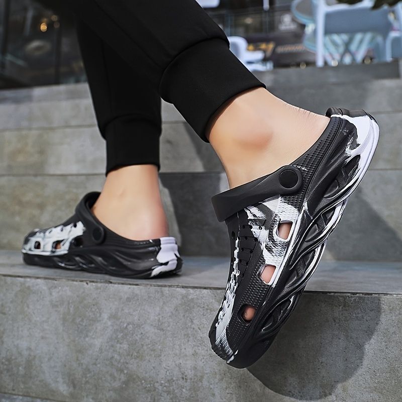 Graffiti Lightweight Comfortable Clogs For Men Women; look Like Crocs