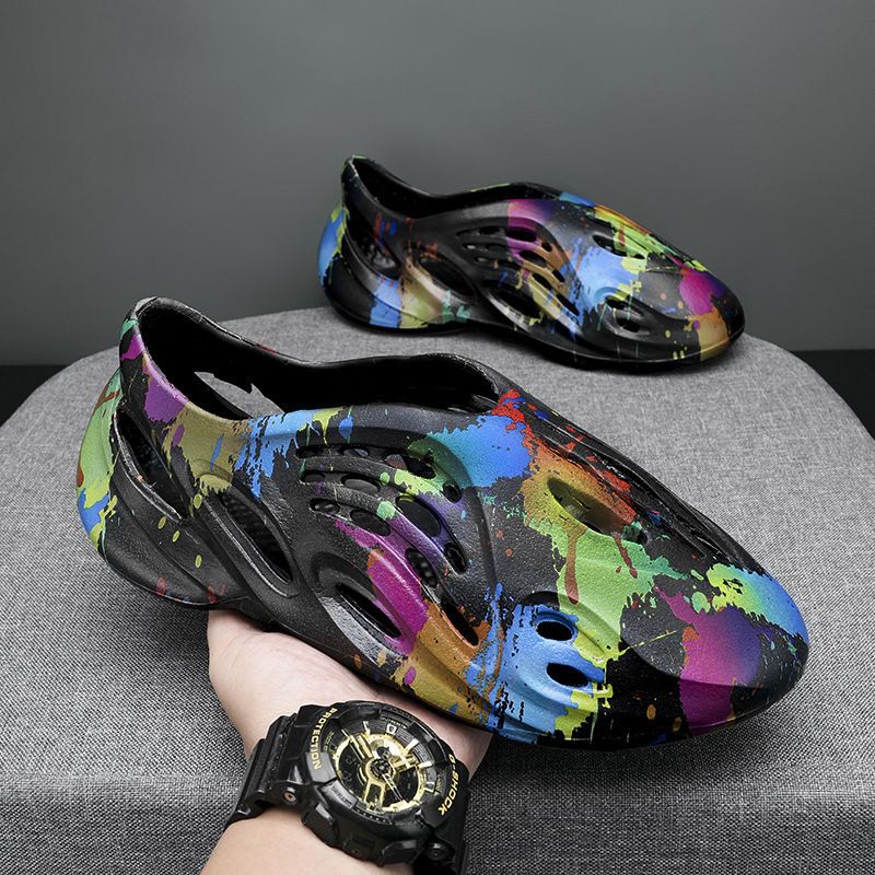 Clogs For Men; Men's hole shoes; hollow beach shoes; camouflage sandals; all inclusive personalized men's sandals