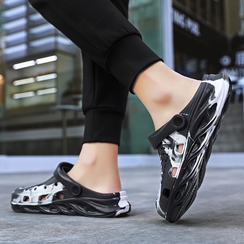 Graffiti Lightweight Comfortable Clogs For Men Women; look Like Crocs