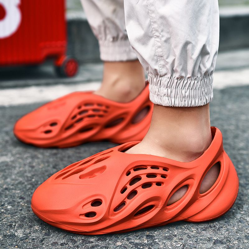 Stylish Men's Clogs for Comfort and Breathability - Perfect for Beach Days and Casual Outings