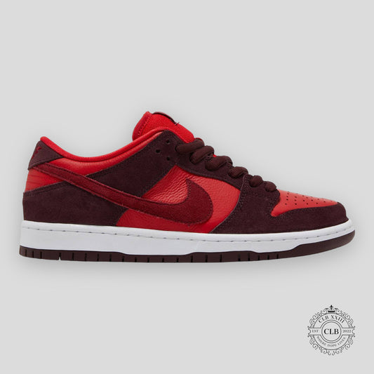 NIKE SB DUNK LOW "CHERRY"